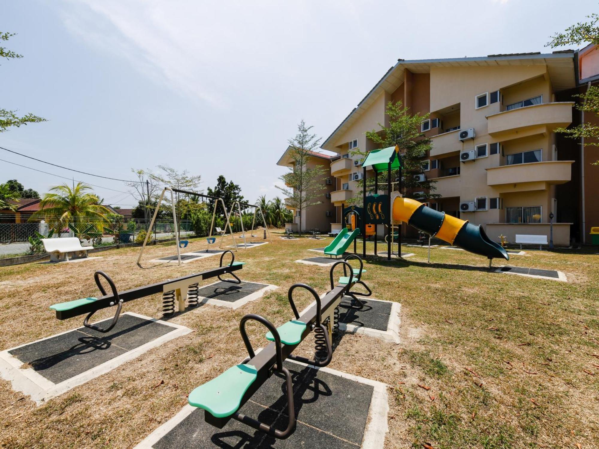 Seri Bayu Resort Hotel Sungai Pelek Exterior foto